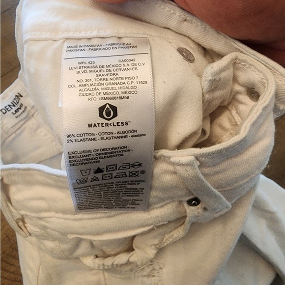 Denizen By LEVI'S JEANS Boyfriend White Destroyed SIZE 5 raw hem cropped - Picture 5 of 5